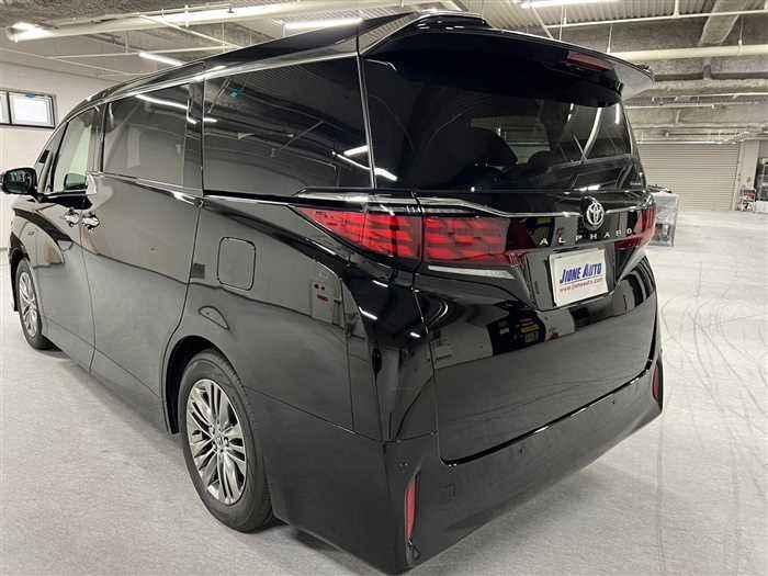 Toyota Alphard Back